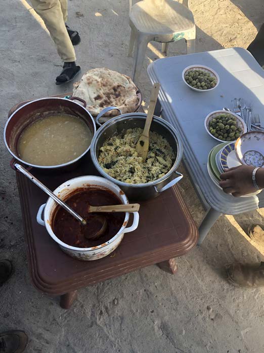 Mittagessen in einem Beduinendorf