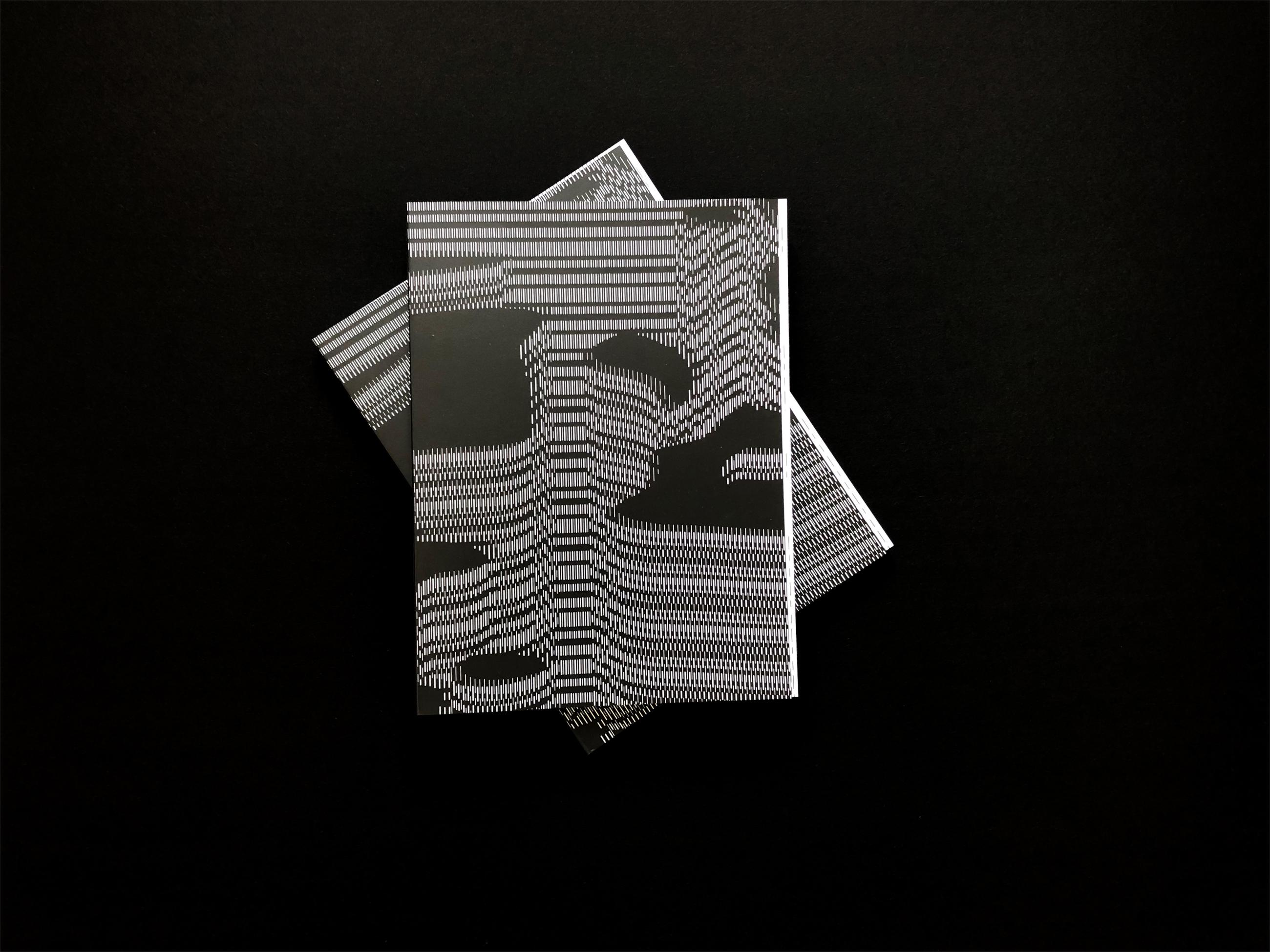 Buchcover in schwarz mit kleinteiliger, weißen Linienillustration